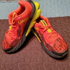 Under Armor- boys Tennis Shoes, size 2Y.